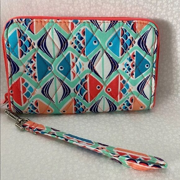 Vera Bradley RFID GRAB & Go Wristlet.  Go Fish - Picture 1 of 5